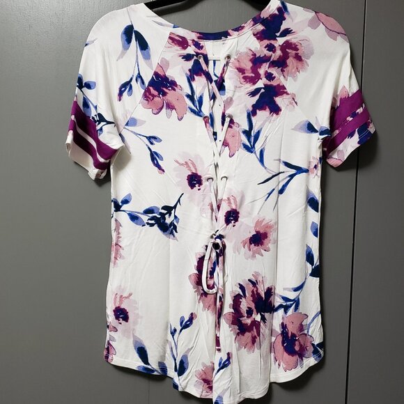 NWOT Maurices 24/7 Floral Lace-up Back Baseball Tee - Picture 3 of 9